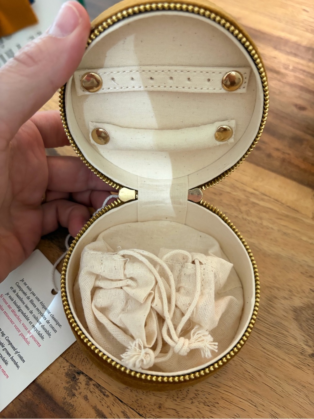 Sézane Round Velvet Jewelry Case in Caramel - Picture 7 of 8